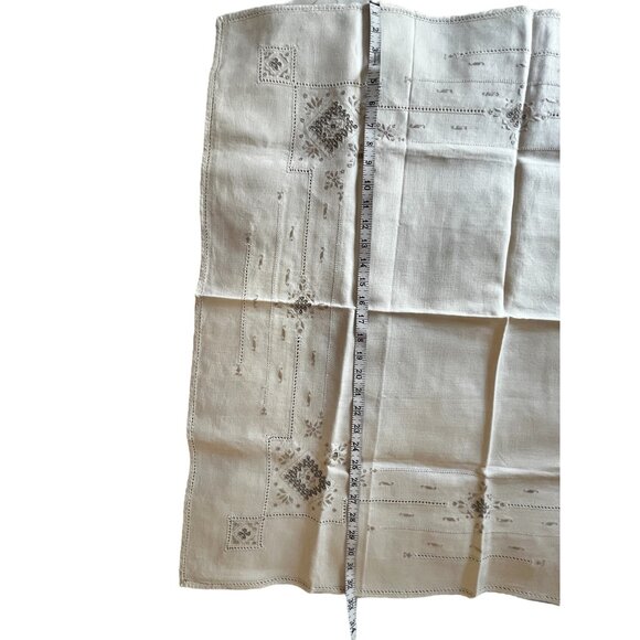 Madeira Linen Tablecloth With Embroidery Cutwork Pulled Thread Beige 33.5x32.75 - Picture 10 of 12